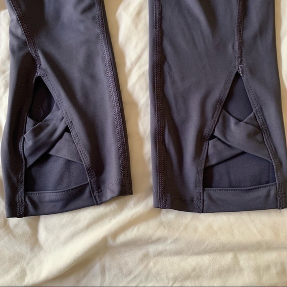 𝅺APANA Charcoal Gray Cropped Leggings With Calf Cutout Detail Size Small (907) - Picture 7 of 10